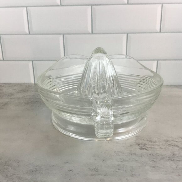 Vintage Citrus Juicer Heavy Glass Reamer Squeezer Handle Spout Orange Lemon Lime - Picture 4 of 8